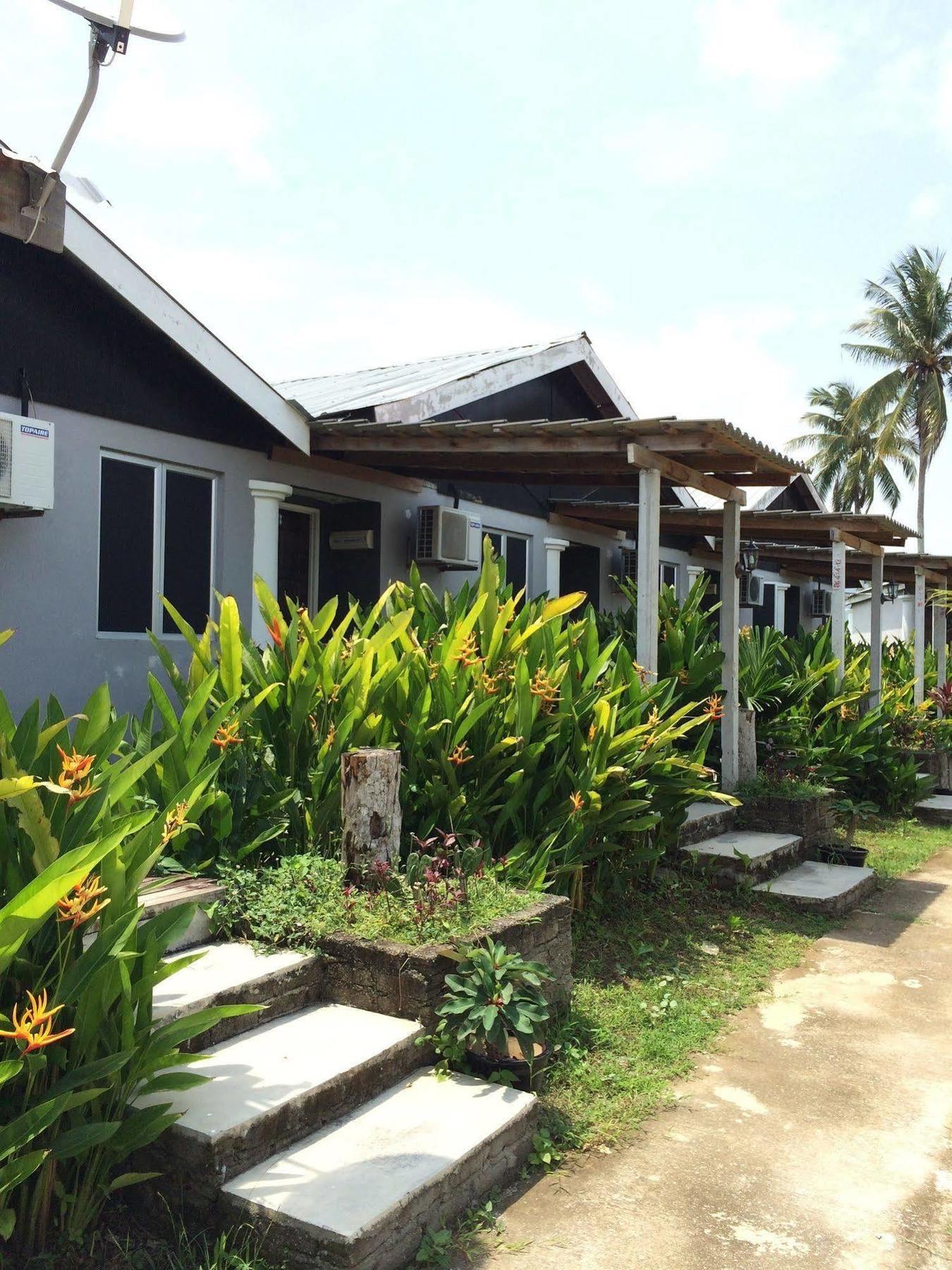 Pondok Muara Chalet Motel Pantai Cenang  Exterior foto